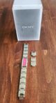 DKNY pink watch. 500kr