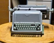 Hermes 8 Standard skrivmaskin. Made in Switzerland