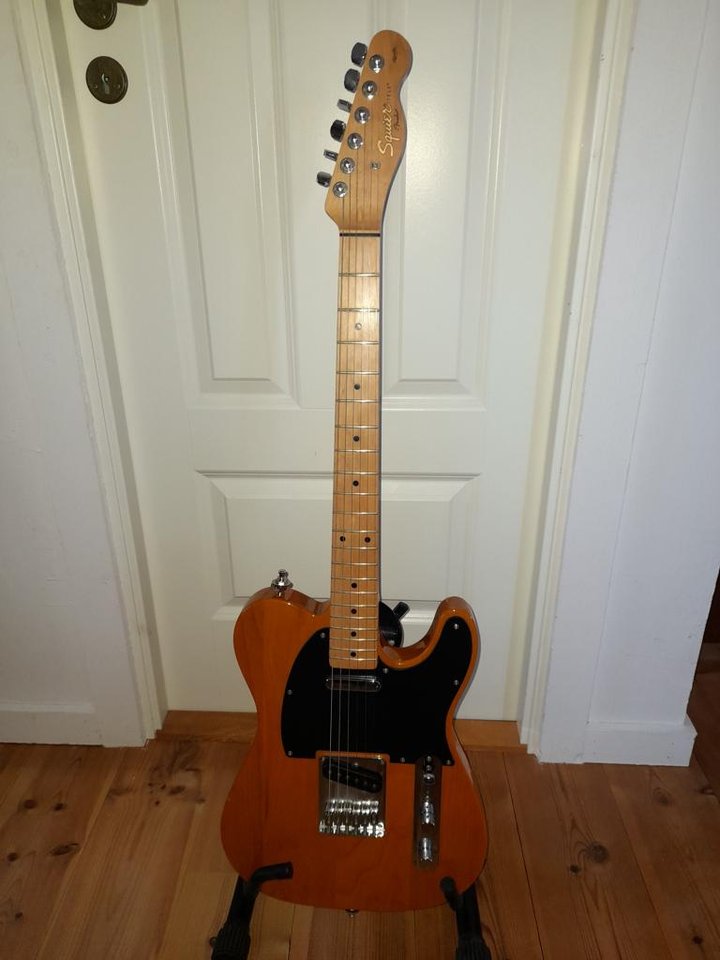 Squier by Fender Telecaster A...