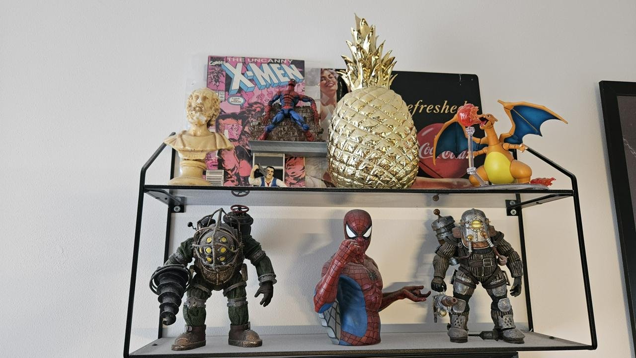 Diverse figurer och prylar, p...