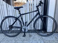 Racerhybrid Trek 7.1 med nya Continentaldäck