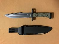 Bajonett Kniv Med Plast Fodral ( Helt Ny ) 35cm