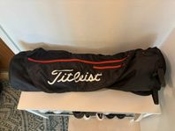 Titleist pencilbag samt Adidas golfskor