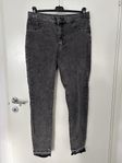 Grå ”jeans”