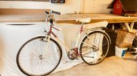 Äldre modell av Monark cykel bortskänkes