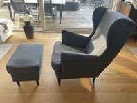 Fåtölj med tillhörande fotpall