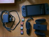 Svart Nintendo Switch med 4 spel