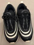 NIKE AIR MAX 97 euro 38 BLACK/WHITE bra skick bästa skorna!