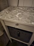 Två Hemnes sängbord
