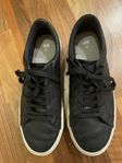 H&M- Svarta sneakers med vit sula - Stl 42- Bra skick! 