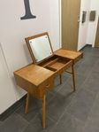  Sminkbord i teak.