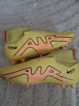 Nike fotbollskor 36,5