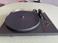 Pro-Ject  Debut Carbon EVO 