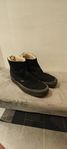 Sanders Curling Boots