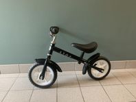 Stoy balanscykel 10” svart 