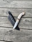 Handgjord kniv med laminerat damaskblad 