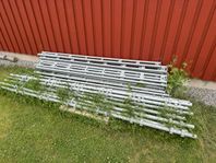 Haki delar bommar och fötter till ställning
