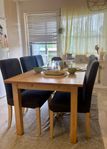 Matbord med 6 tvättbara stolar – 1000 kr! Först till kva