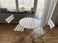 bord plus två stolar