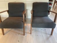Två IKEA-fåtöljer
