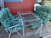Bord och stolar till uteplatsen 