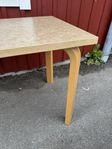 Stabilt bord – 1 vitt och 5 beige – 120×60×66 cm
