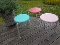 Pallar, 3 st, med färgglad sits