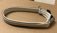 Halsband vitt skinn med reflex. Strl ca 45-55 cm.