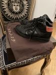 GUCCI sneakers! NYA ! 