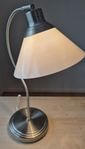 Bordslampa i nyskick 