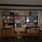 Teak bokhylla