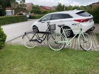 Sommar Dam. Herr cyklar 