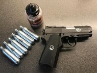 Kolsyrepistol Colt Defender 