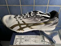 NYA Spikskor Asics 