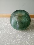 Vas klotformad omkrets 78 cm höjd 27cm