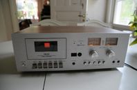 AKAI CS-705D Stereo Kassettbandspelare i mycket fint skick.