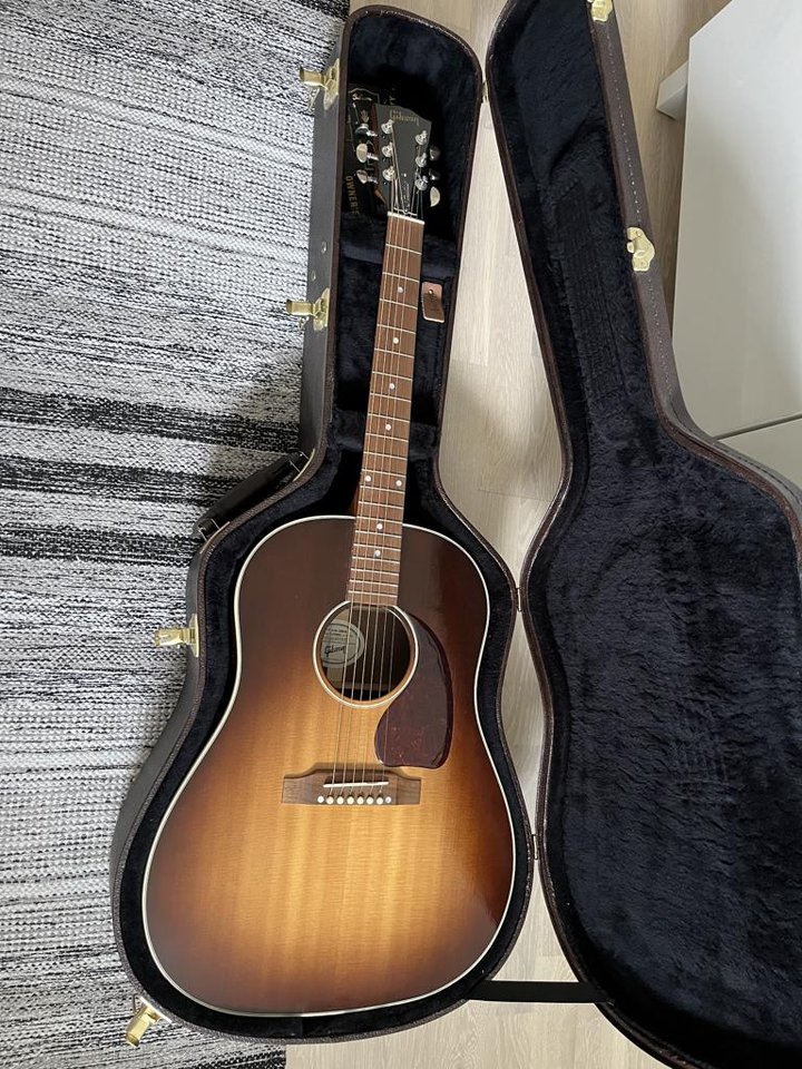 Gibson J-45 Studio 