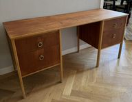 Äldre skrivbord för barn, teak