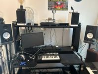 Yamaha HS7 med stativ