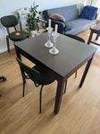 Utfällningsbart matbord + fyra stolar