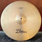 A Zildjian Medium Crash 19”
