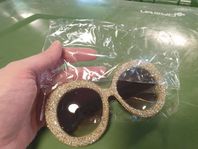 NYA Glamorösa Solglasögon m. Guldigt Glitter/Stenar – Ru