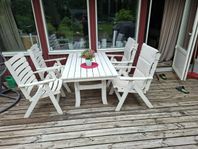 1 bord och 4 stolar