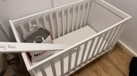 Vit spjälsäng från ikea + madrass