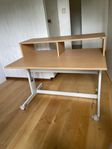 Dator o skrivbord 