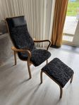 Patronen fåtölj med pall