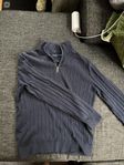 Riley Quarter Zip – Mörkblå herrtröja i bomull/ull