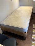 Ställbar säng, bredd 90 cm