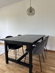 Stort matbord + 4 st Mio-stolar ”Kiwi”