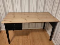 Skrivbord Arkelstorp 140x70 cm i massiv furu